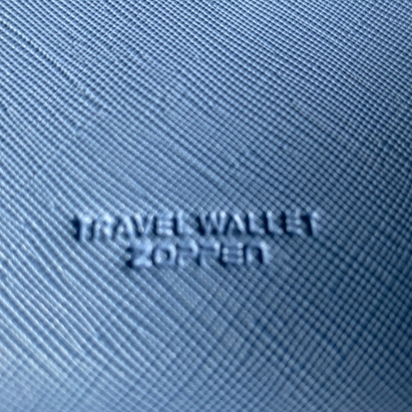 Sweet New periwinkle blue wallet - Picture 3 of 5